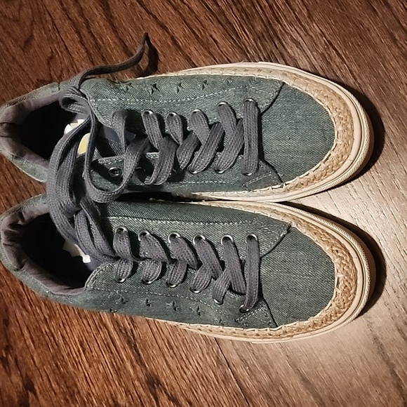 Womens Guess Denim Star Size 8 Lace Up Shoes. Never worn - Picture 2 of 10